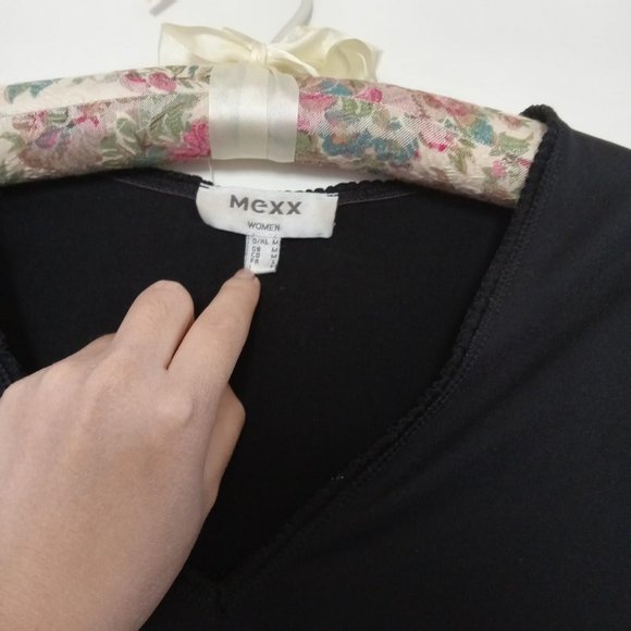 Black three-quarter length sleeved top - Picture 3 of 4